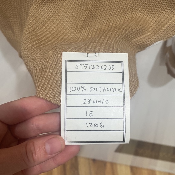 Brand new never worn, medium , soft v-neck sweater - Picture 3 of 5